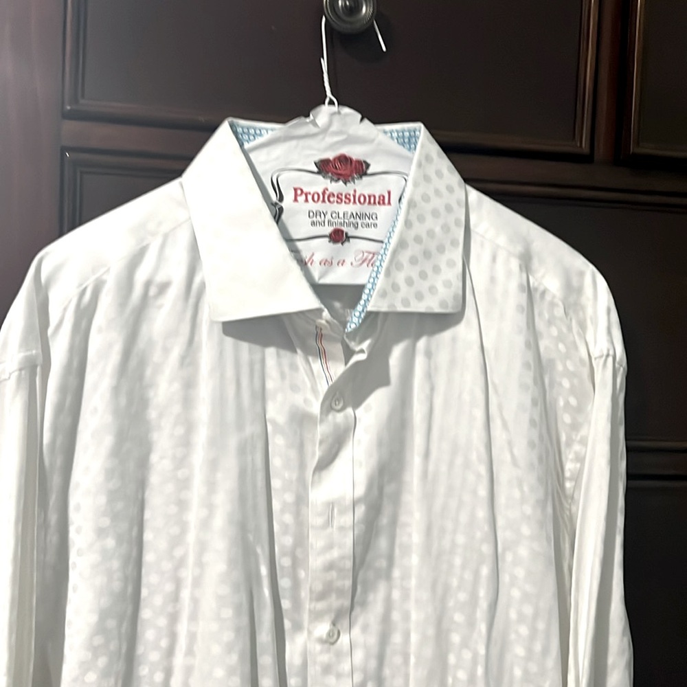 Bugatchi Uomo 3XL Shaped Fit white in color with teal. 100% cotton, gently worn.